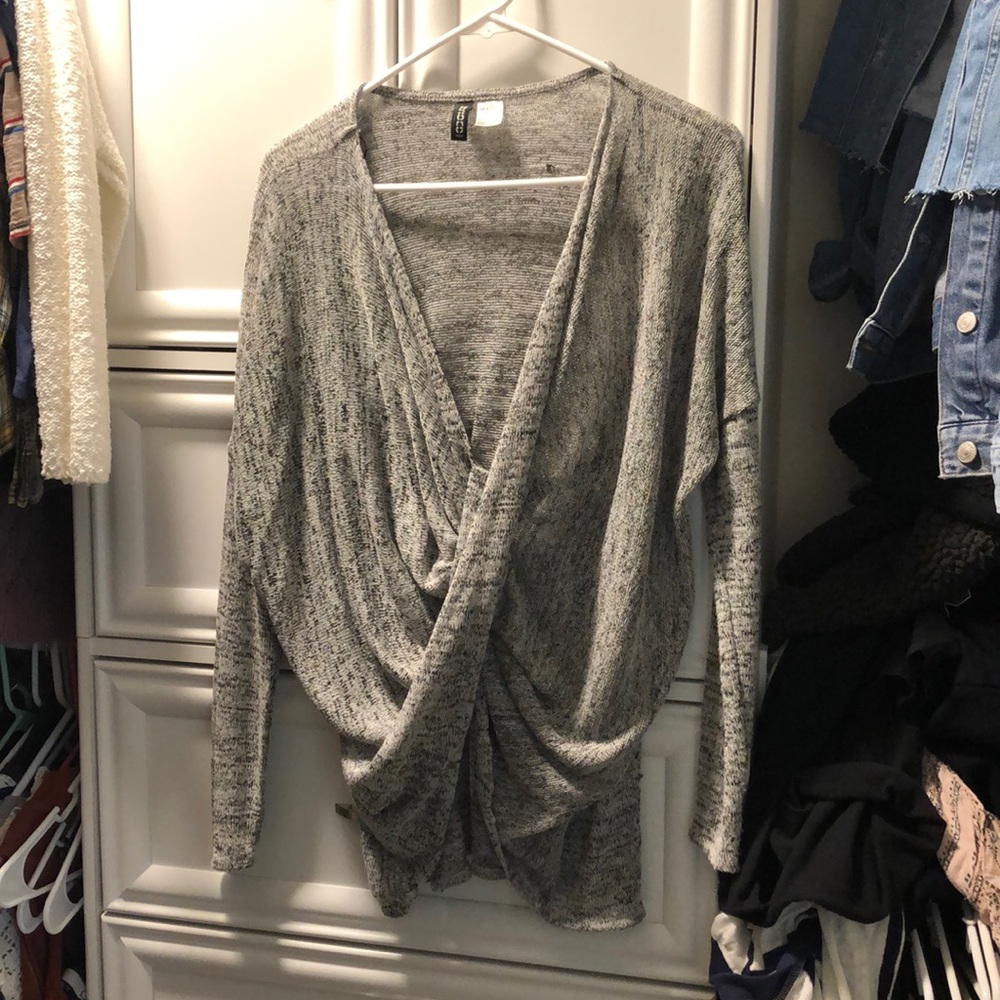 H&M twist front sweater S